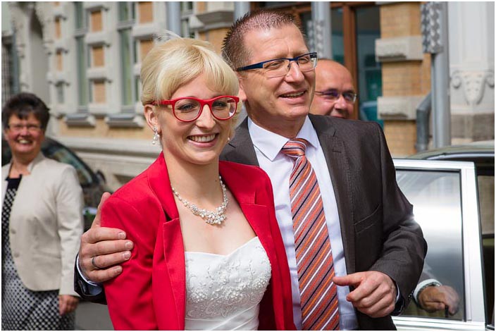 Braut mit Brautvater auf dem Weg zum Standesamt Arnstadt fotografiert vom Fotograf aus Arnstadt Braut mit Brautvater Fotos Fotograf Arnstadt