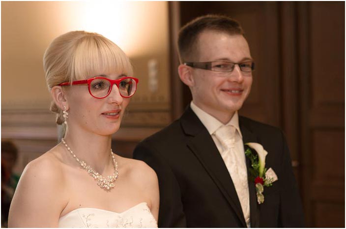 Brautpaar Trauung Standesamt Arnstadt Hochzeitsfotograf Brautpaar im Standesamt Trauuung Hochzeitsfotograf